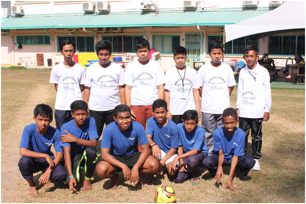 Student’s group of Etaniaschool and Madrasah Al – Hikmah.